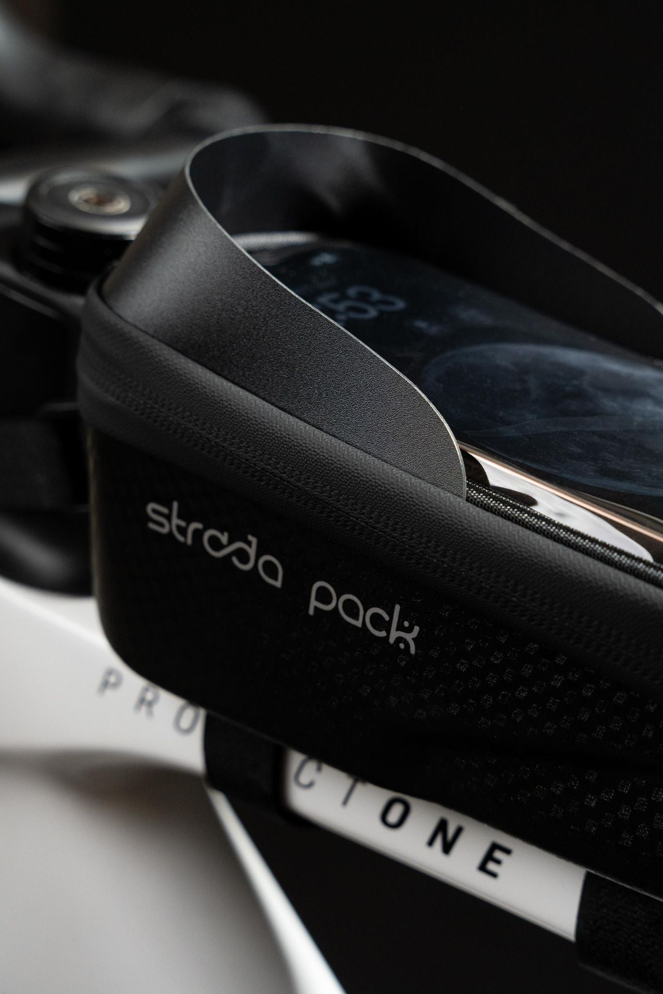 Poziome miejsce do przechowywania rur