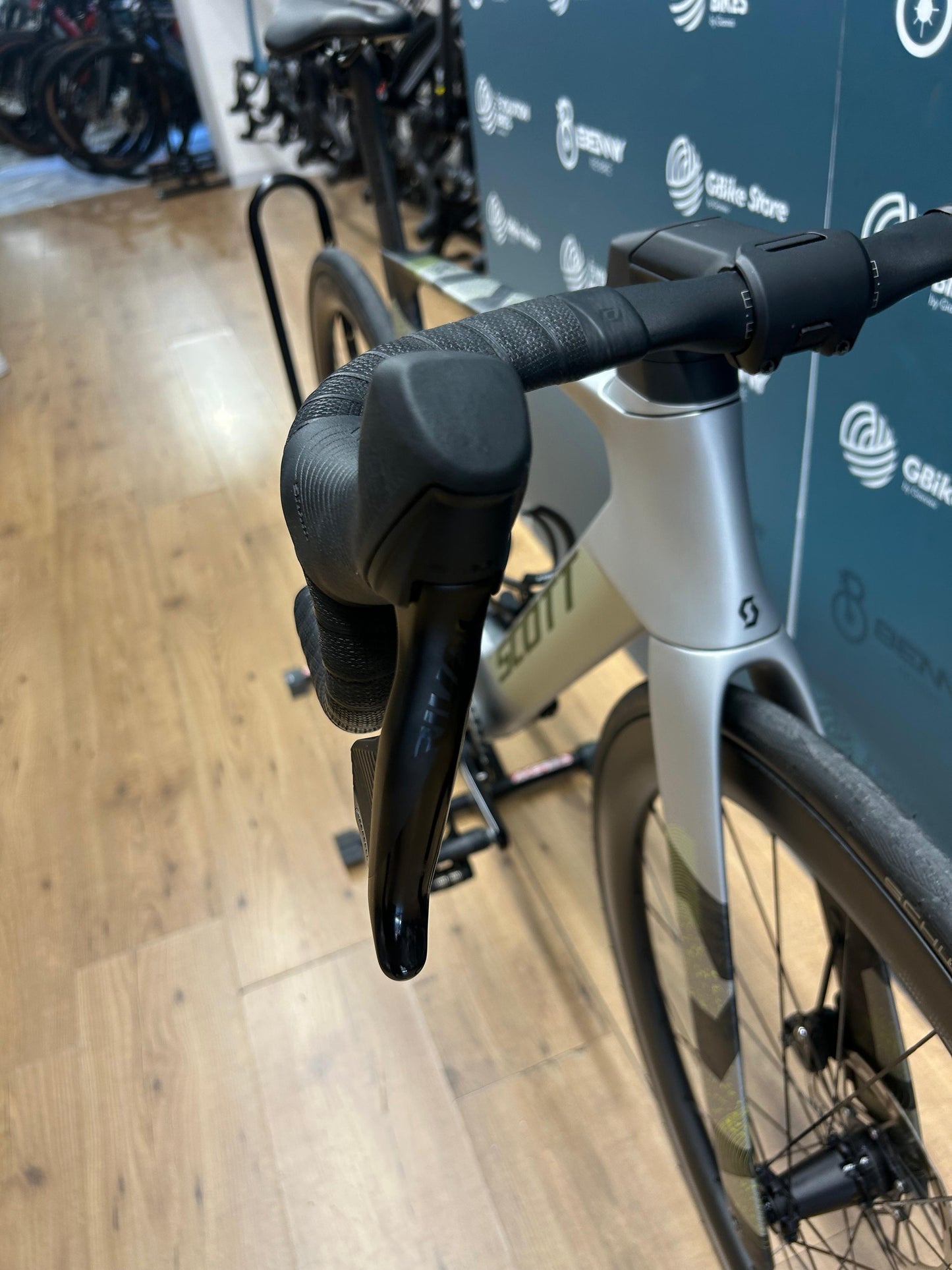 Scott FOLIP RC 30 AXS (kółka aktualizacyjna) S - Używany