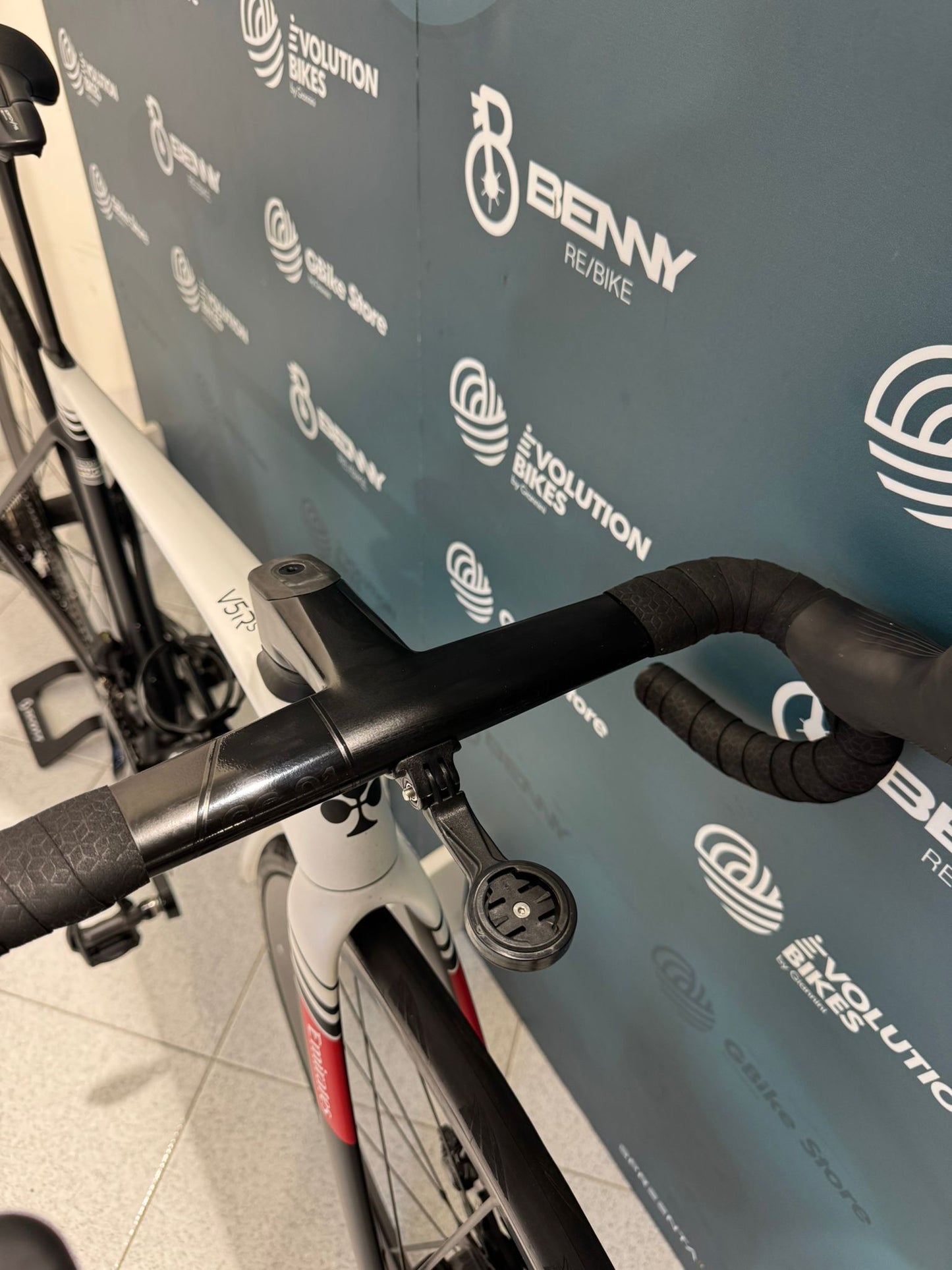 Colnago V5Rs Dura-Ace R9270 Di2 12v Léger Taille 45,5 - Occasion