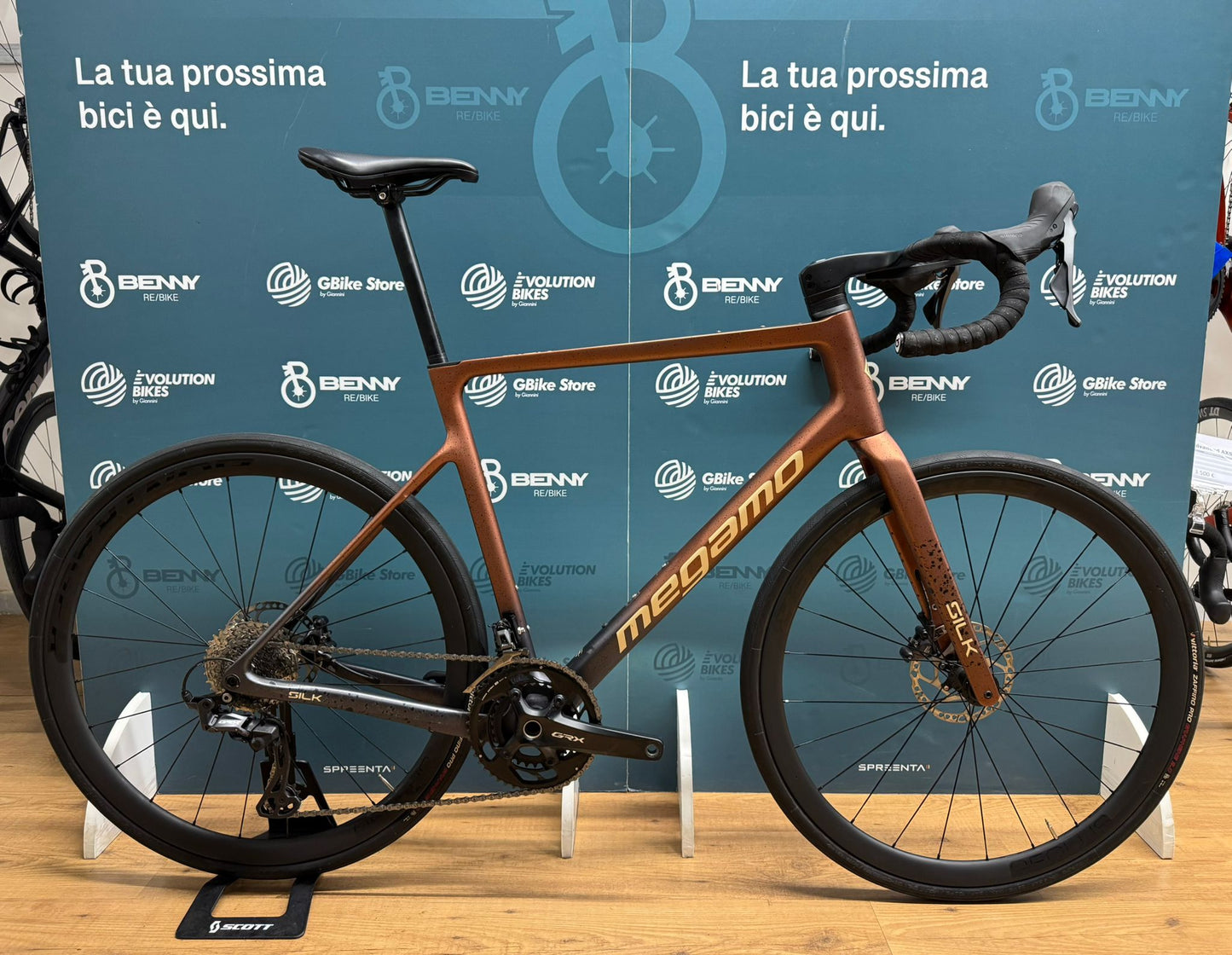 Megamo Seda 08 Talla XL - Usado