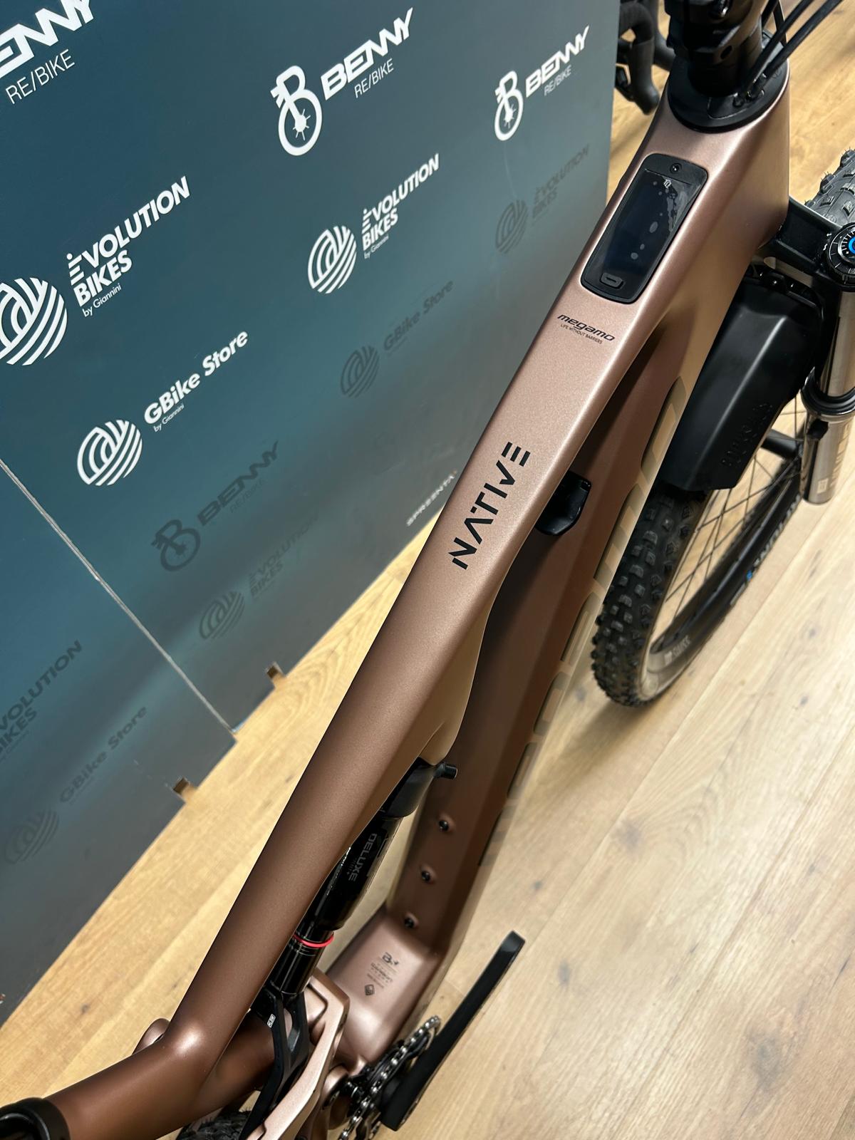 Megamo natywny rozmiar 10 L - Używany