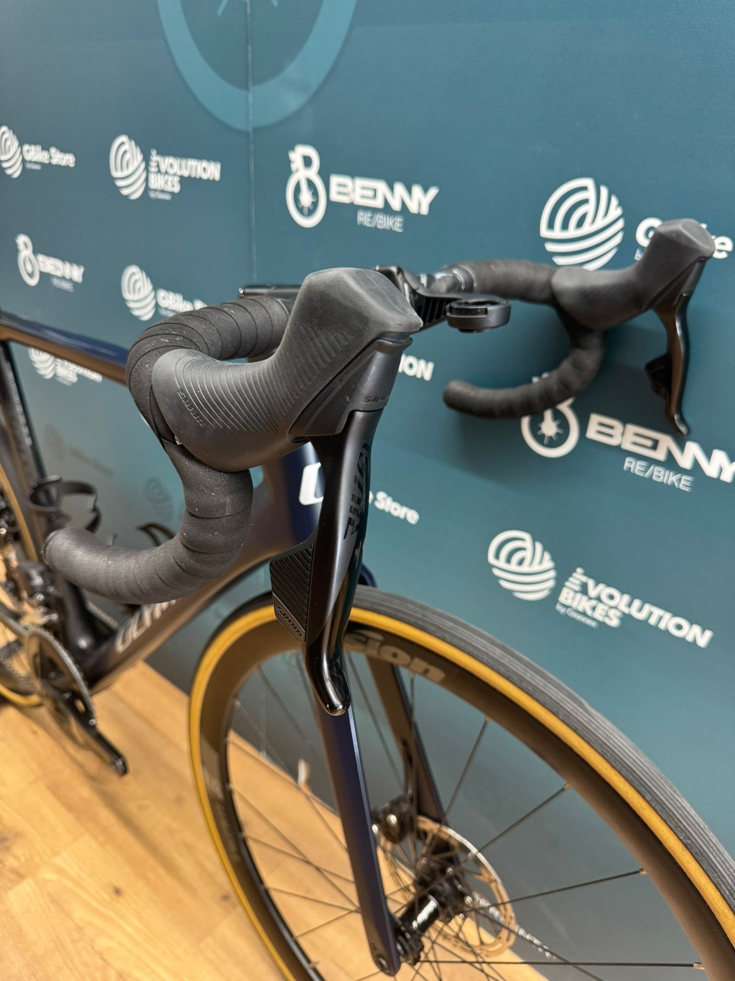 Tamaño Olympia Leader Rival AXS L - Usado