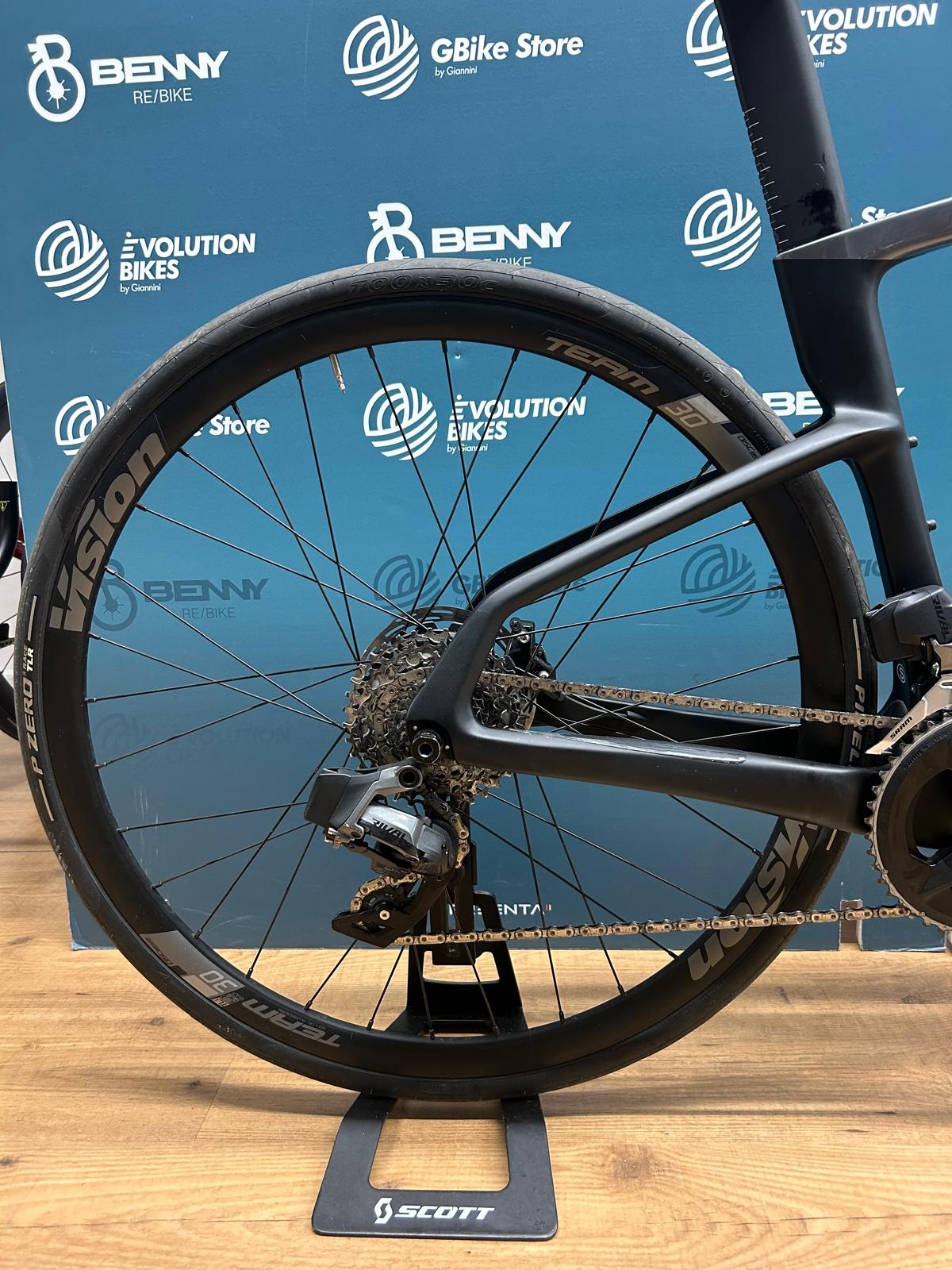 F-Moser Road - Taille des axes rivaux S - Utilisé