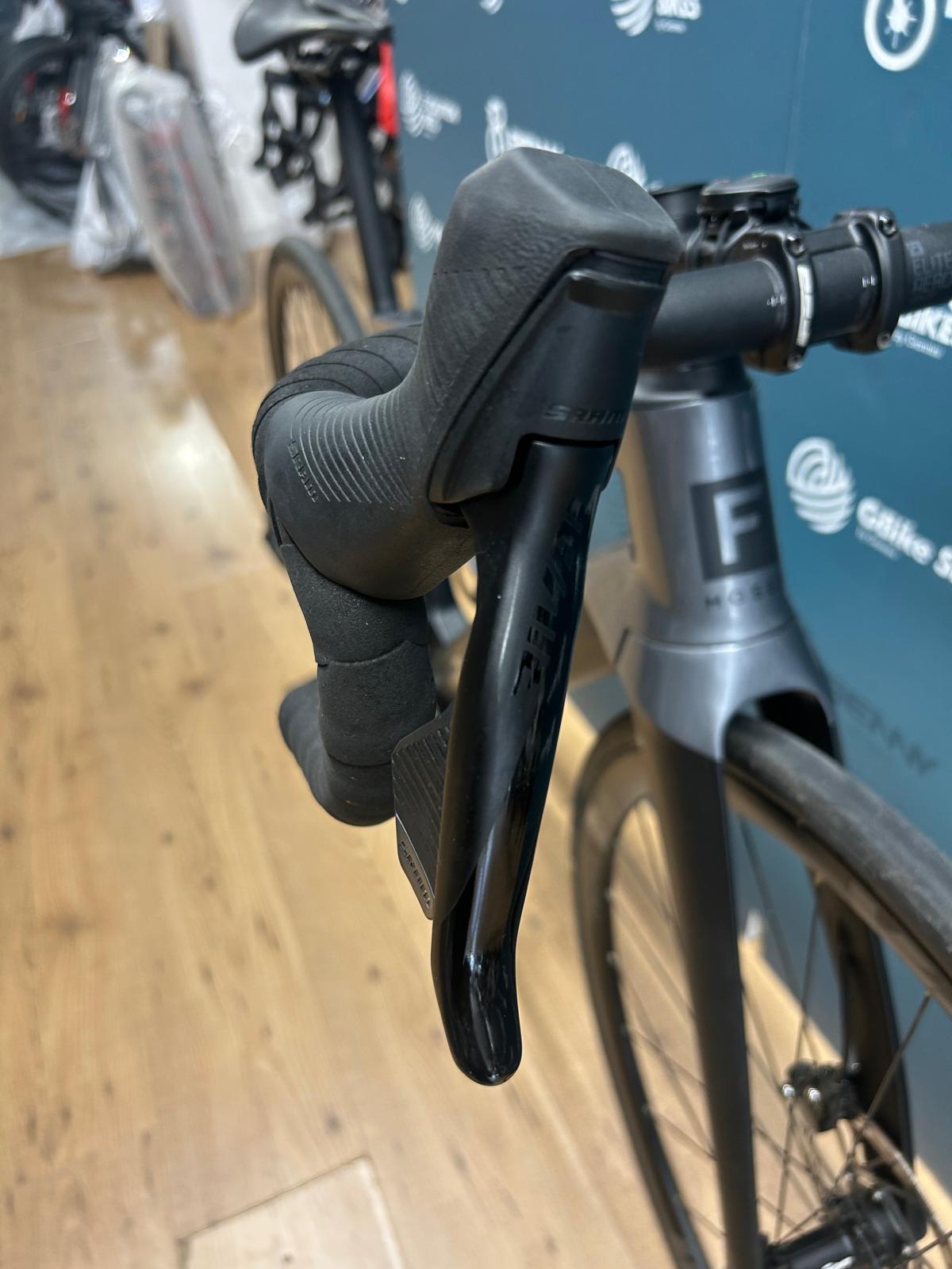 F-Moser Road - Taille des axes rivaux S - Utilisé