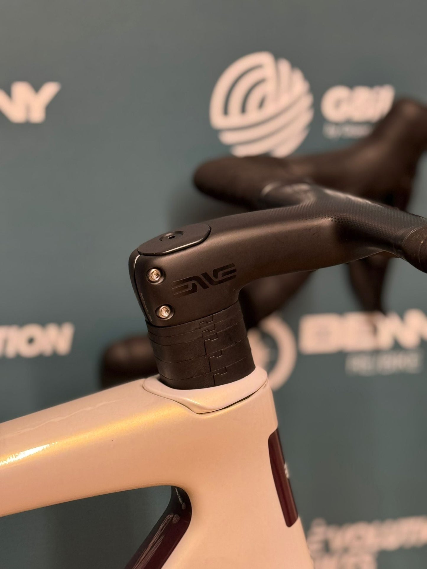 Enve Melee Dura-Ace Di2 12s Tamaño 52 - Demostración