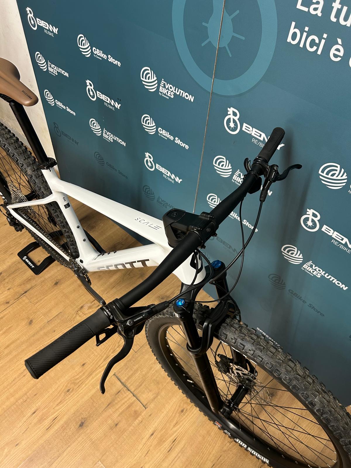 Scott Scale Taille 930 L - Utilisé