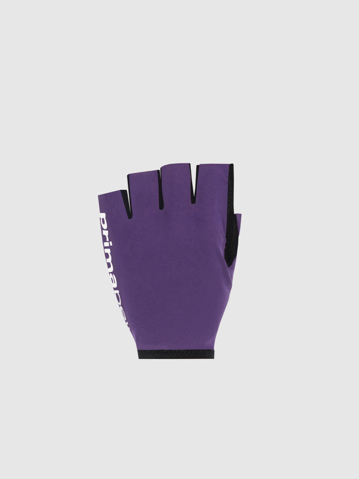 Pissei gloves first skin 2025